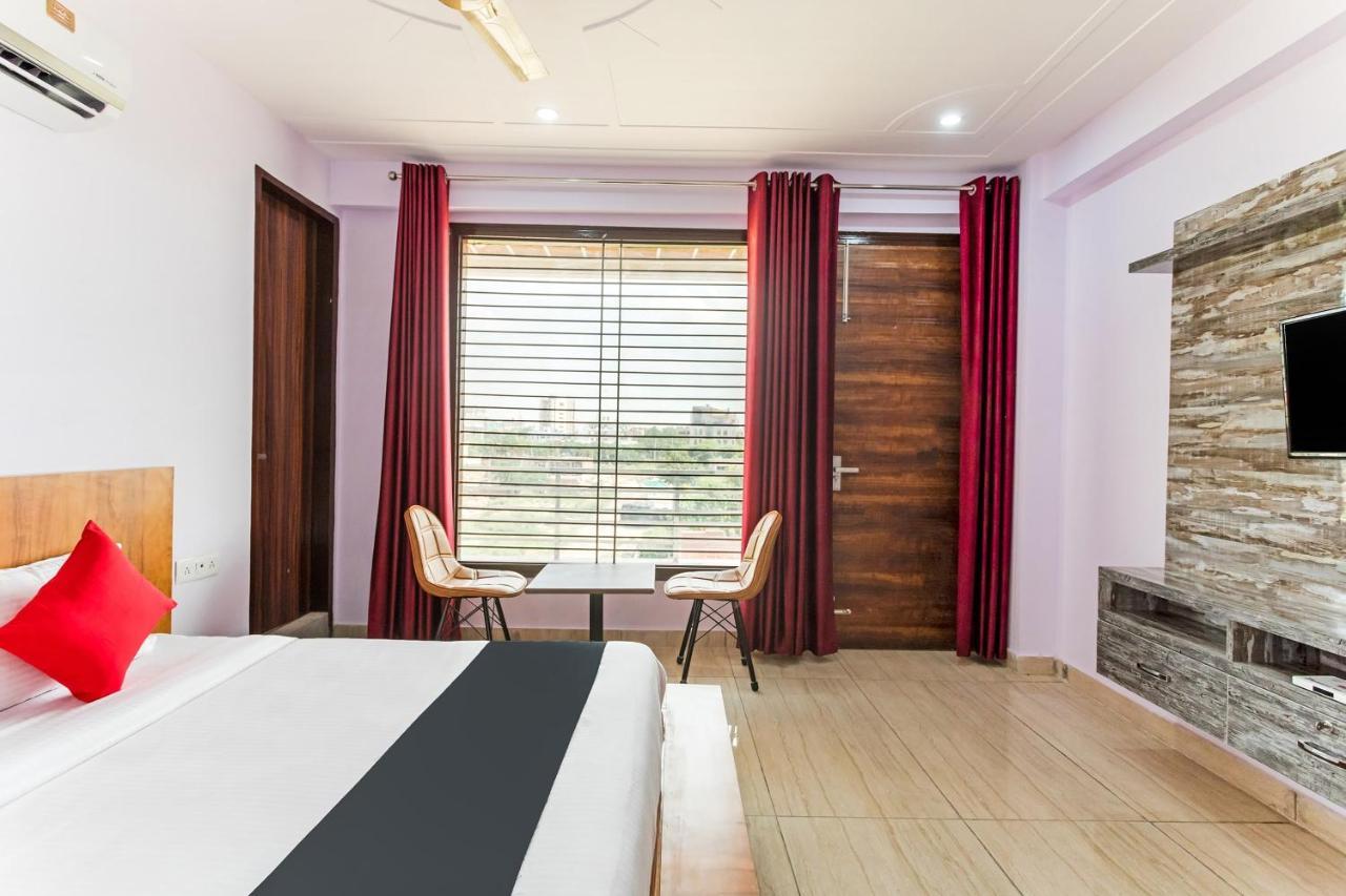 Capital O Harish Residency Hotel Gurgaon Ngoại thất bức ảnh